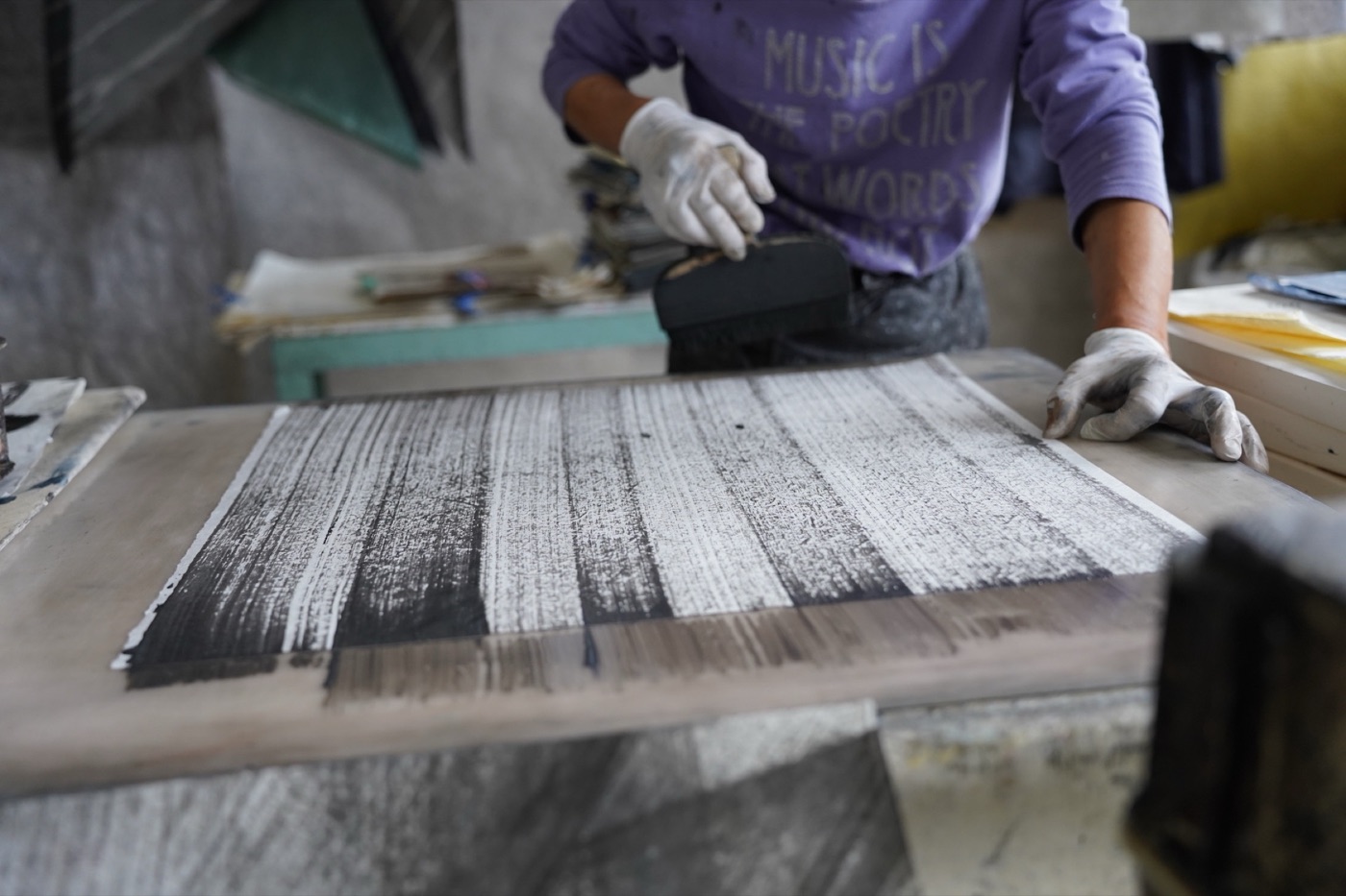 Brushing colour in stripes
